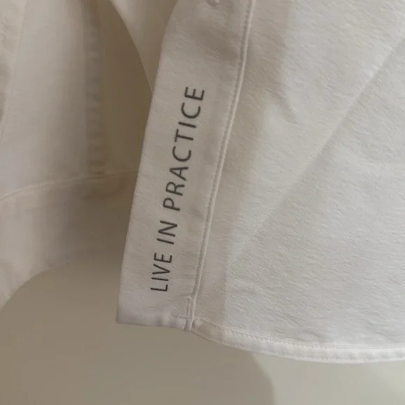 Lululemon full day ahead  Long Sleeve Buttondown Shirt in WHITE. Size 8 no Tag - Picture 5 of 6